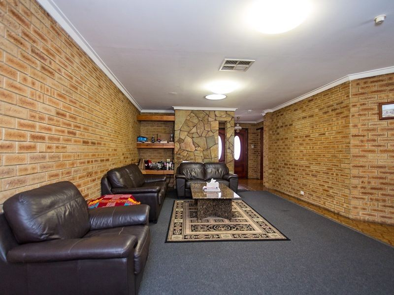 24B Spring Road, Thornlie WA 6108