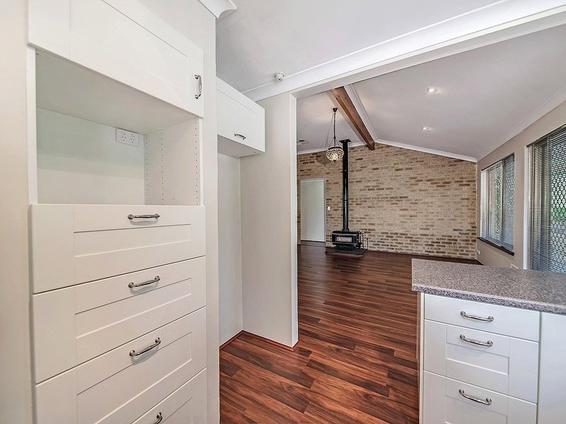 8 Rhine Crescent, Beechboro WA 6063