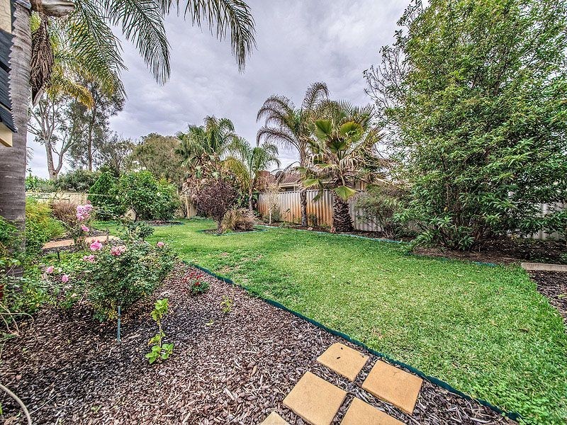 8 Rhine Crescent, Beechboro WA 6063