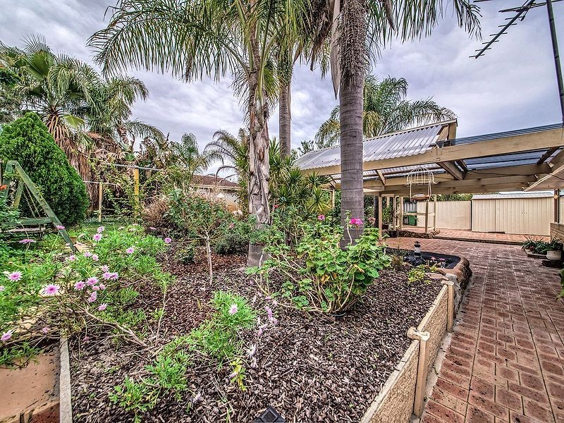 8 Rhine Crescent, Beechboro WA 6063