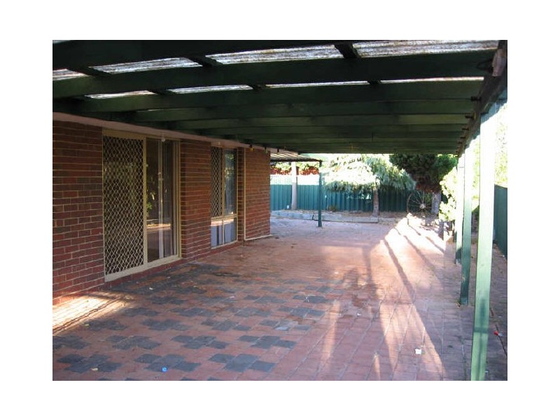 18 Yeates Lane, Stratton WA 6056