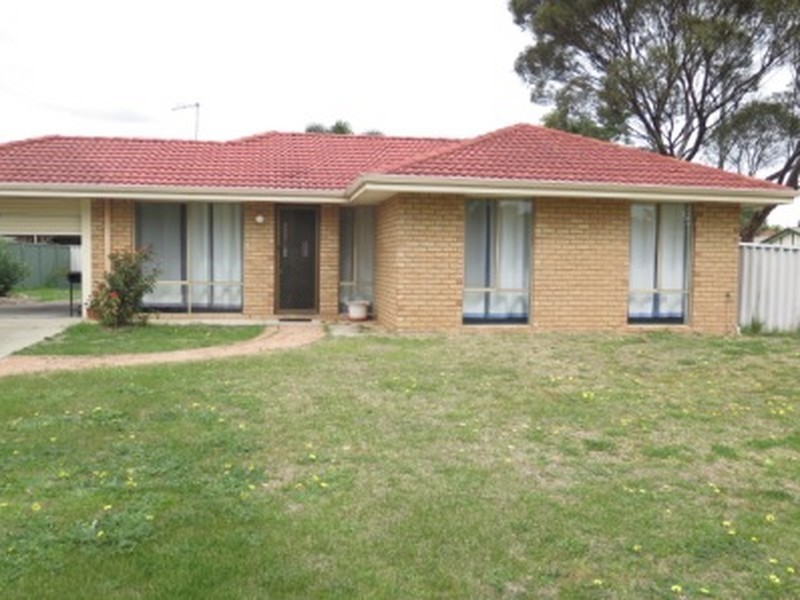 8 Hummingbird Gardens, Ballajura WA 6066