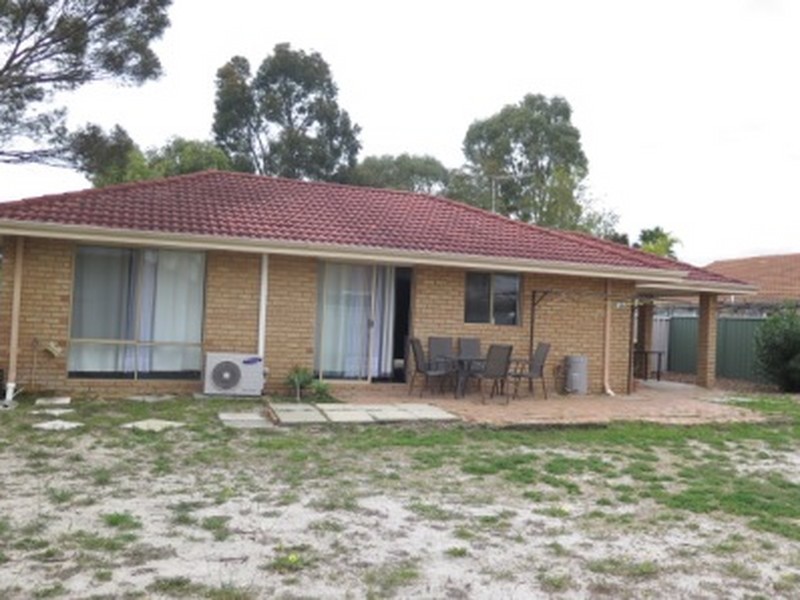 8 Hummingbird Gardens, Ballajura WA 6066