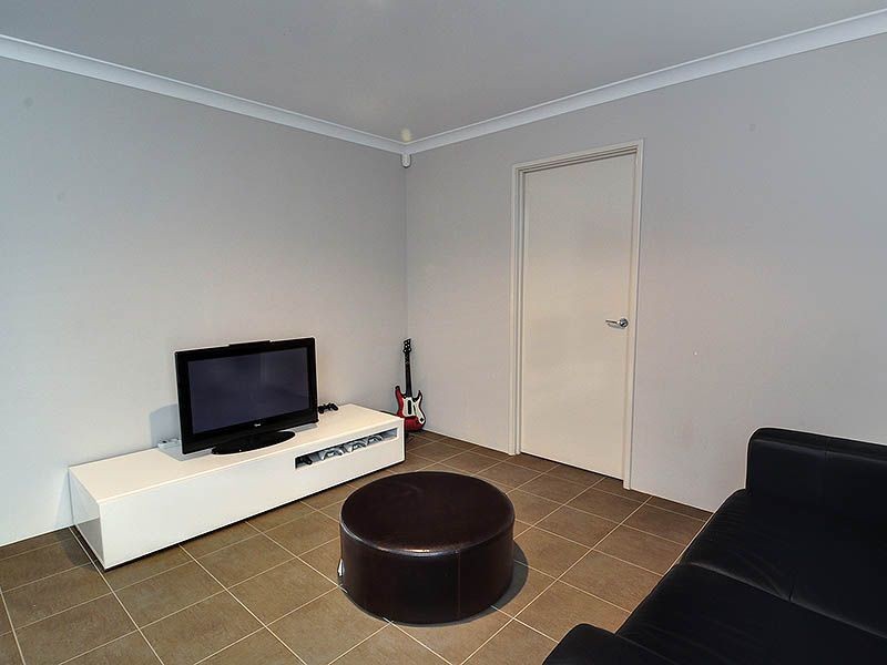 B/18 Rotherfield Road, Westminster WA 6061