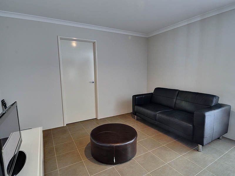 B/18 Rotherfield Road, Westminster WA 6061