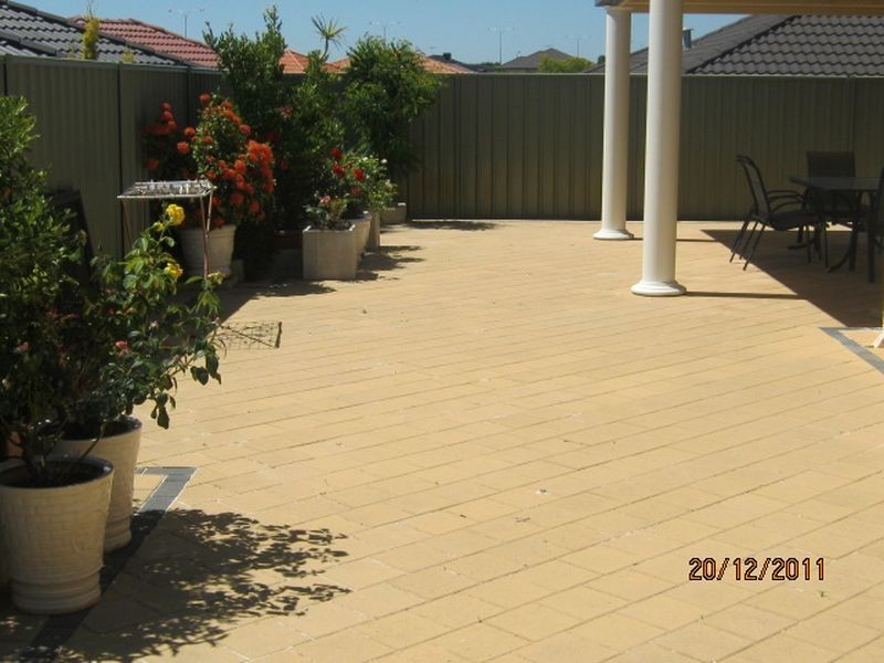 5 Bonfield drive, Landsdale WA 6065