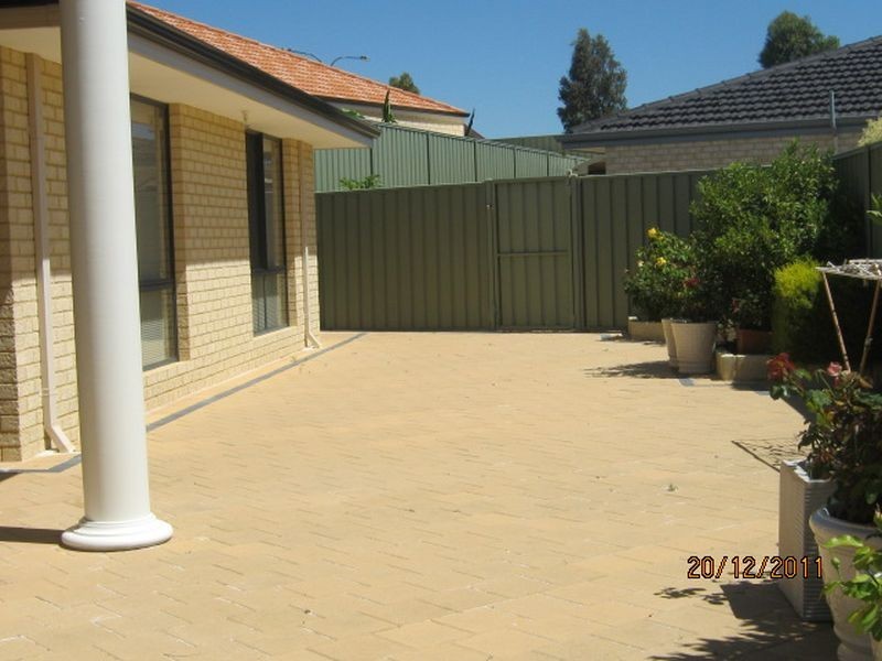 5 Bonfield drive, Landsdale WA 6065