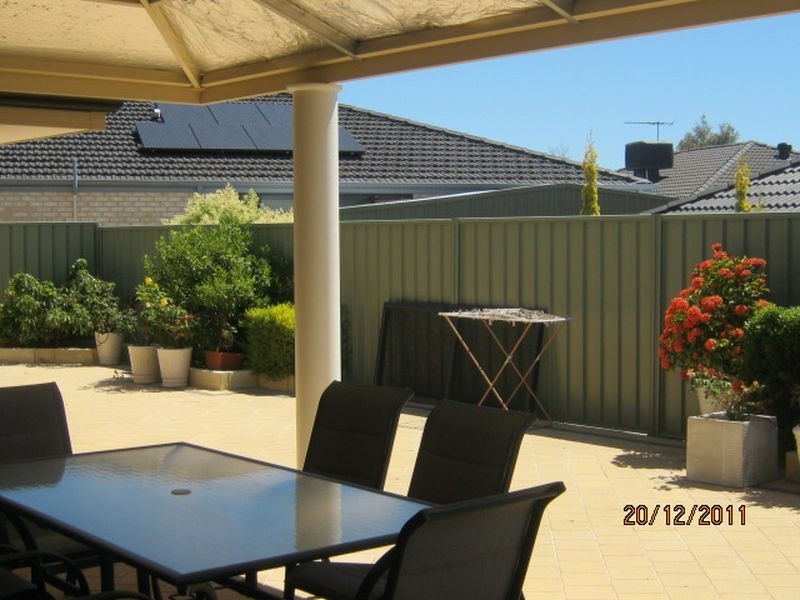 5 Bonfield drive, Landsdale WA 6065