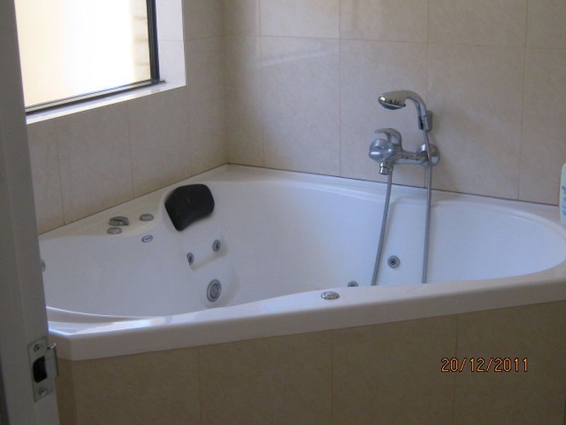 5 Bonfield drive, Landsdale WA 6065