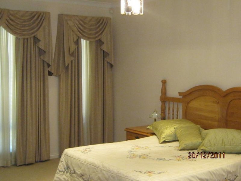 5 Bonfield drive, Landsdale WA 6065