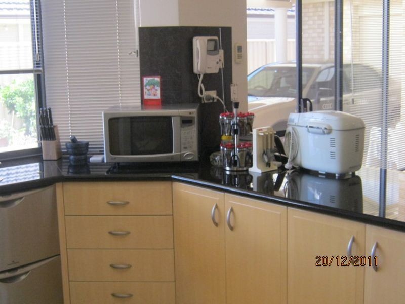 9 Regency Avenue, Madeley WA 6065