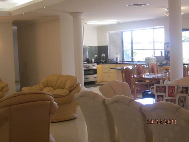 9 Regency Avenue, Madeley WA 6065