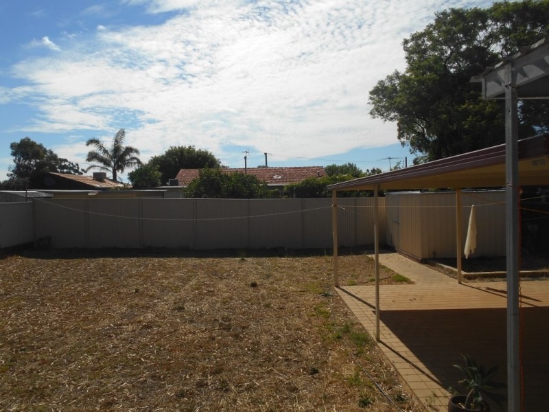 35 Girrawheen Avenue, Girrawheen WA 6064