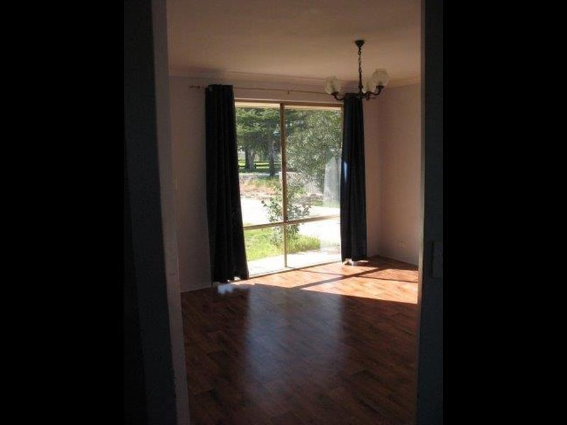 8 Hummingbird Gardens, Ballajura WA 6066