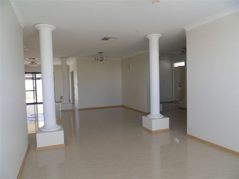 9 Regency Avenue, Madeley WA 6065