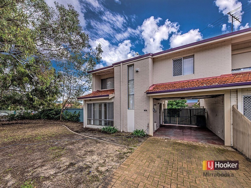 8 Hainsworth Ave, Girrawheen WA 6064