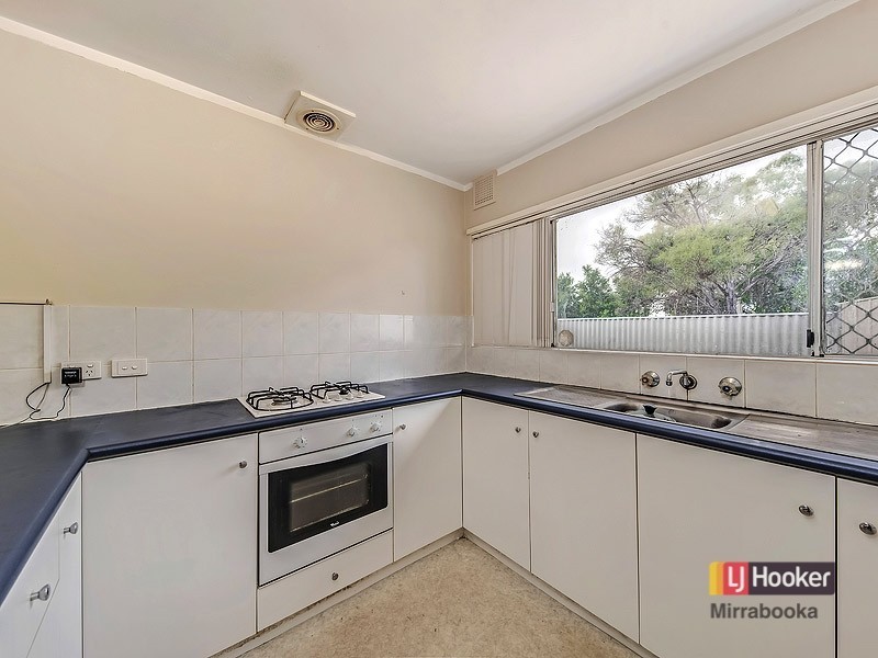 8 Hainsworth Ave, Girrawheen WA 6064