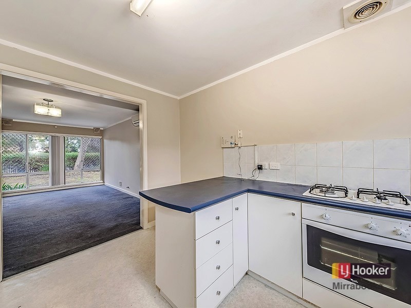 8 Hainsworth Ave, Girrawheen WA 6064