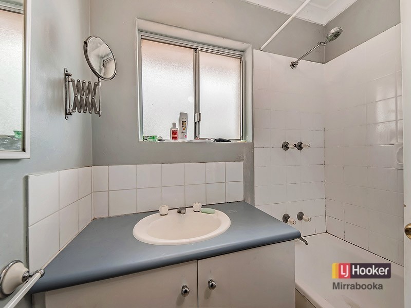 8 Hainsworth Ave, Girrawheen WA 6064