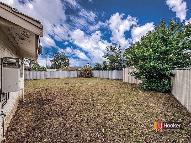 8 Hainsworth Ave, Girrawheen WA 6064