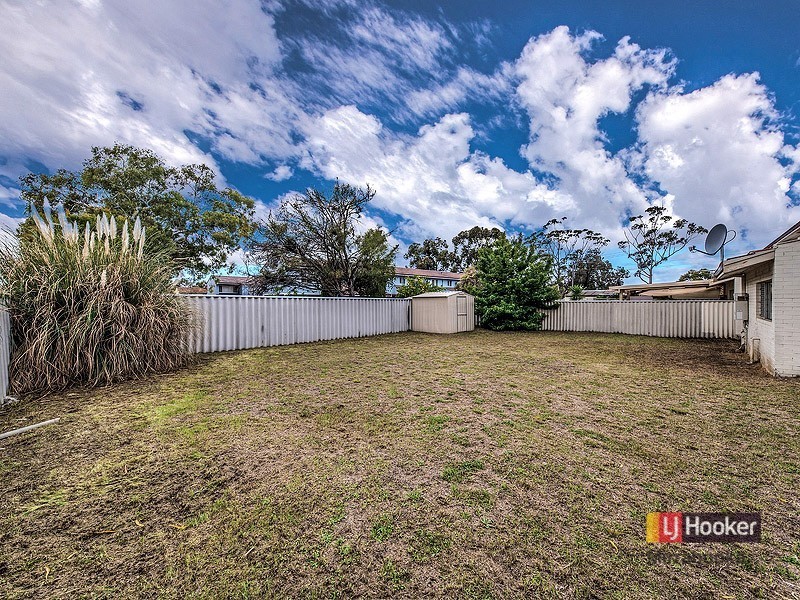 8 Hainsworth Ave, Girrawheen WA 6064