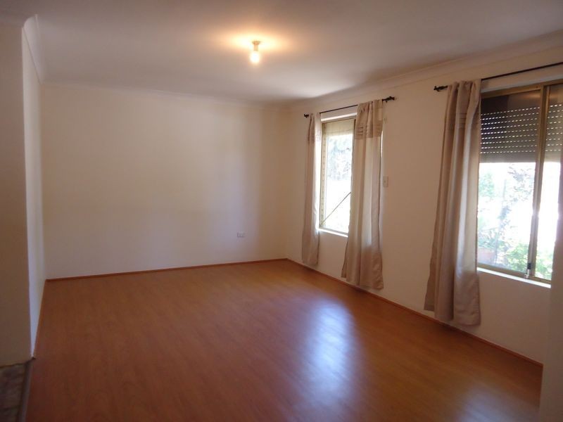 14 Oakleaf Circle, Mirrabooka WA 6061