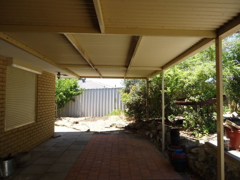 14 Oakleaf Circle, Mirrabooka WA 6061