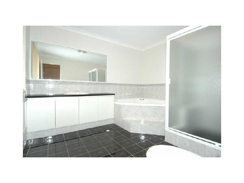 31 Feeney Gardens, High Wycombe WA 6057