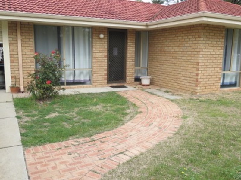 8 Hummingbird Gardens, Ballajura WA 6066