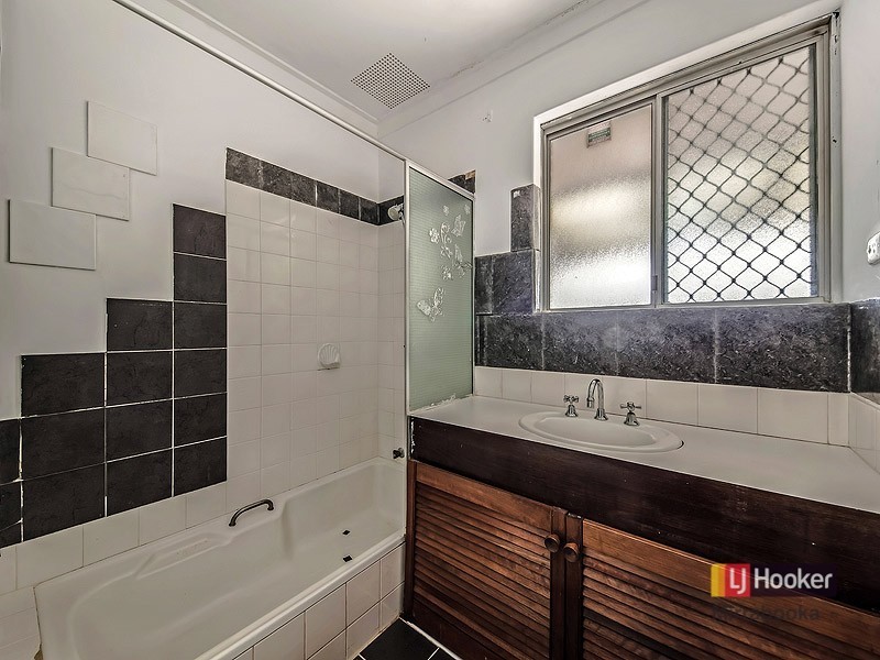 69 Amberton Ave, Girrawheen WA 6064