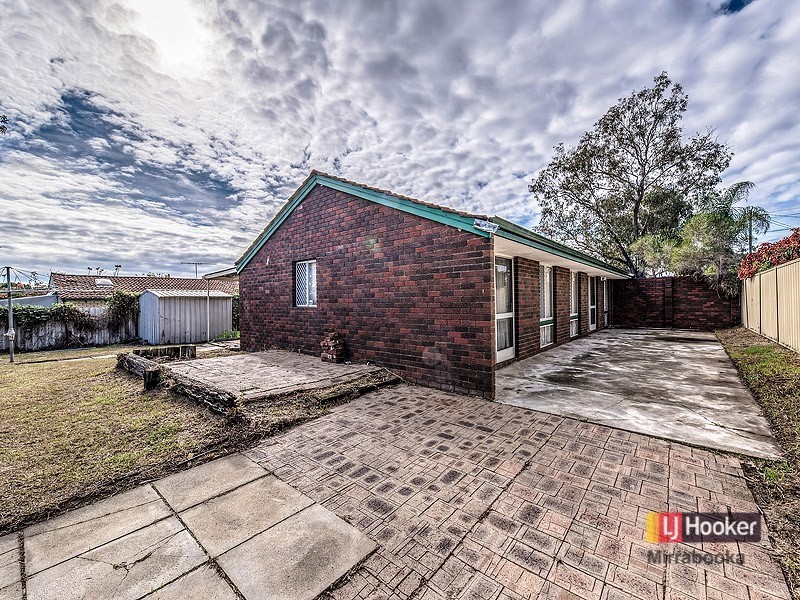69 Amberton Ave, Girrawheen WA 6064