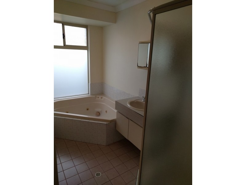 24 Knaphill Heights, Mirrabooka WA 6061