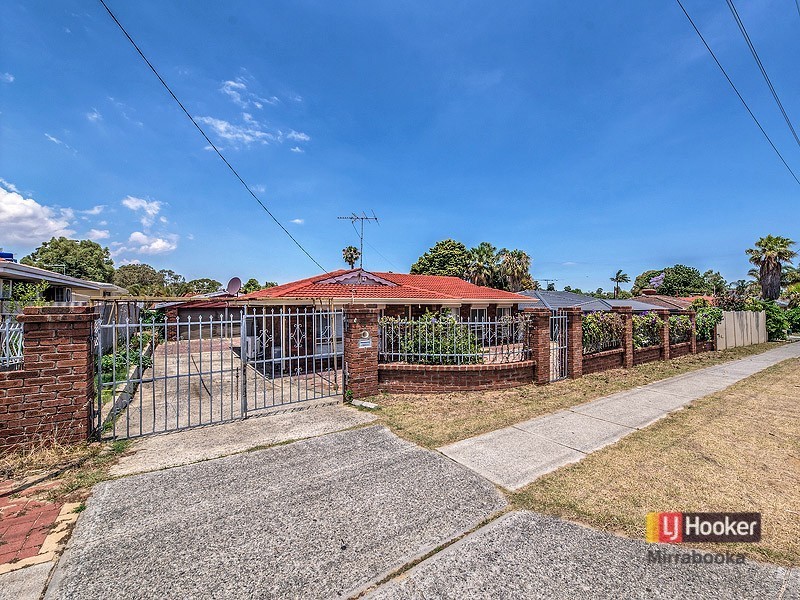 98 Marangaroo Dr, Girrawheen WA 6064