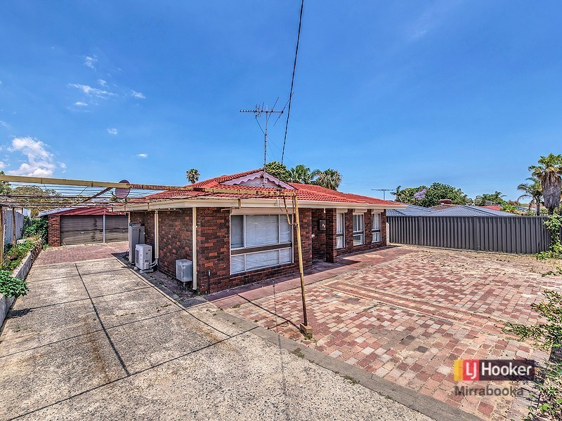 98 Marangaroo Dr, Girrawheen WA 6064