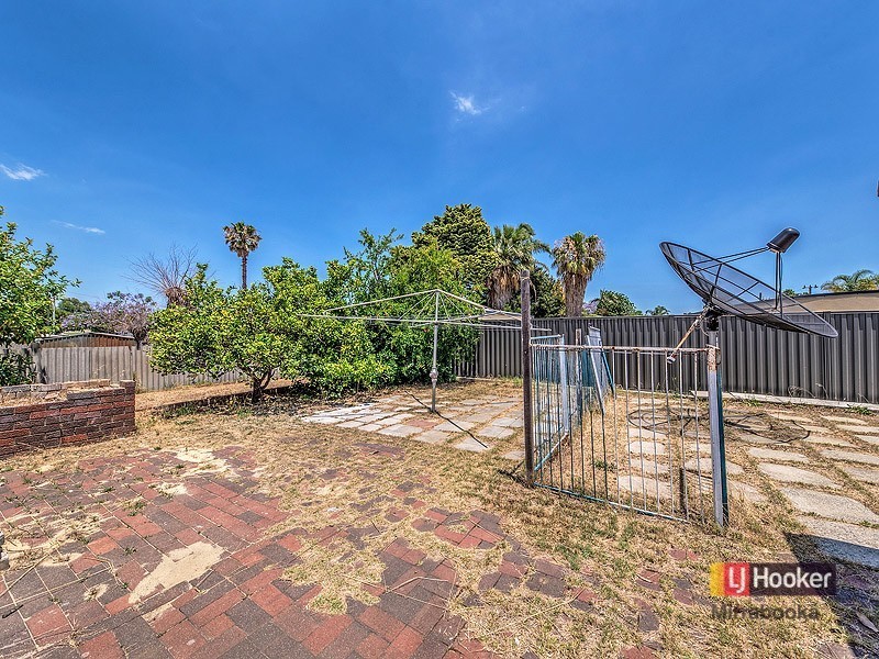 98 Marangaroo Dr, Girrawheen WA 6064
