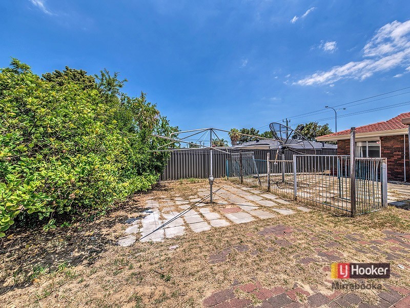 98 Marangaroo Dr, Girrawheen WA 6064