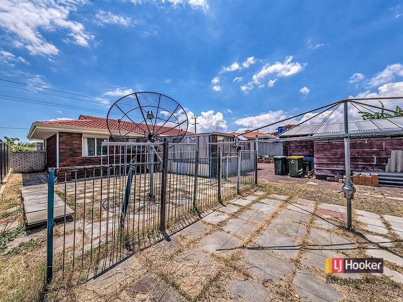 98 Marangaroo Dr, Girrawheen WA 6064