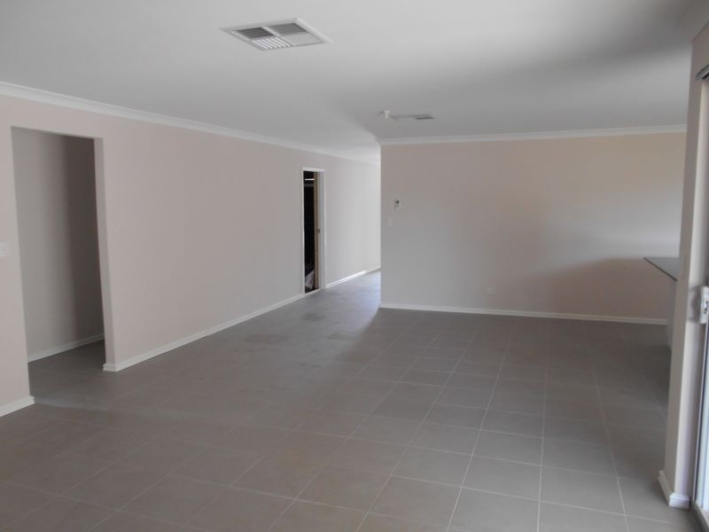 5 Limetta Grove, Landsdale WA 6065