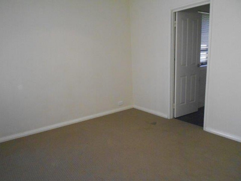 3b Findon Crescent, Westminster WA 6061