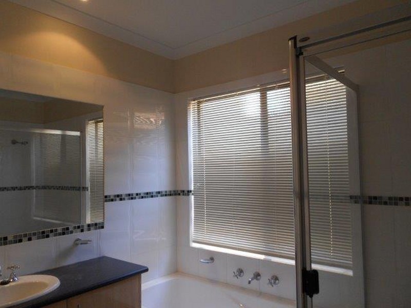 3b Findon Crescent, Westminster WA 6061