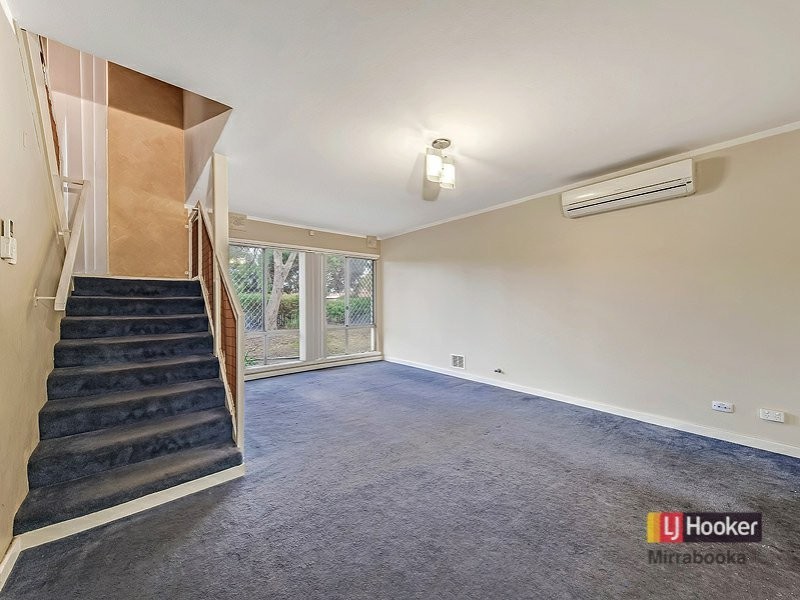 8 Hainsworth Ave, Girrawheen WA 6064