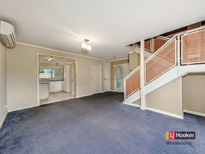 8 Hainsworth Ave, Girrawheen WA 6064