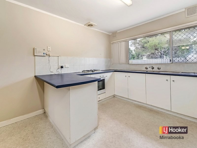 8 Hainsworth Ave, Girrawheen WA 6064