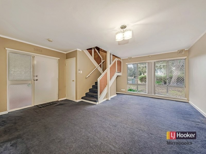 8 Hainsworth Ave, Girrawheen WA 6064