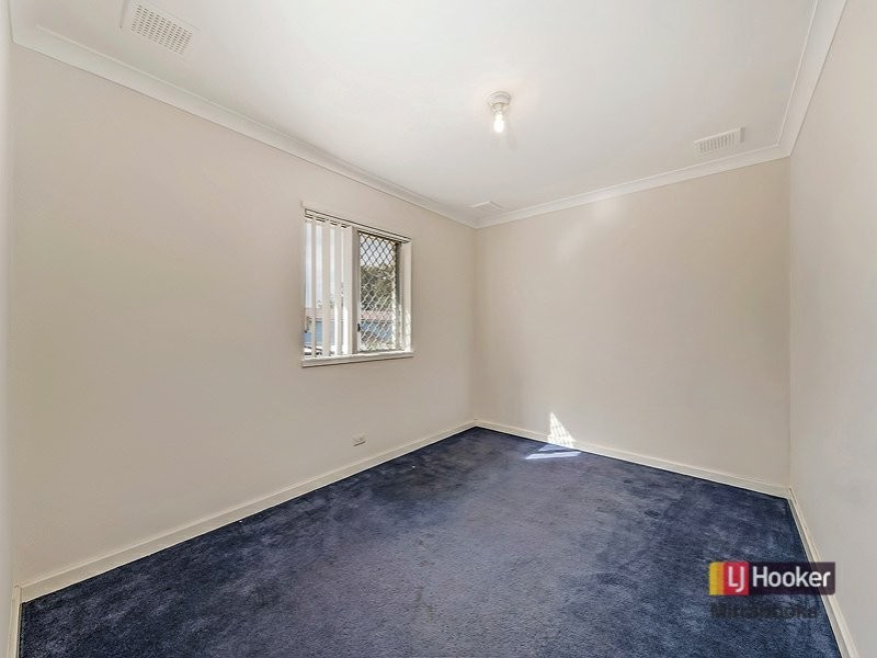 8 Hainsworth Ave, Girrawheen WA 6064