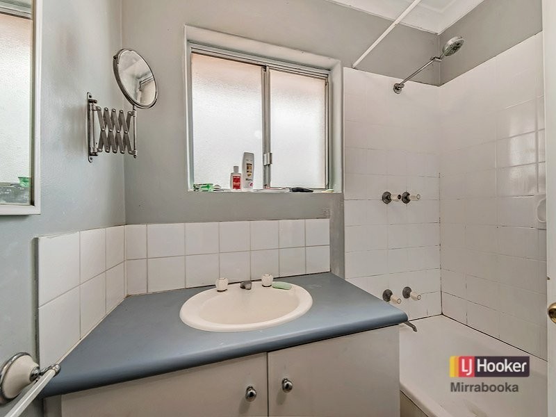 8 Hainsworth Ave, Girrawheen WA 6064