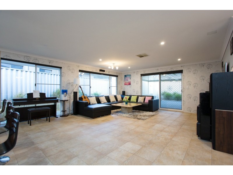 10 Benia Rise, Alexander Heights WA 6064
