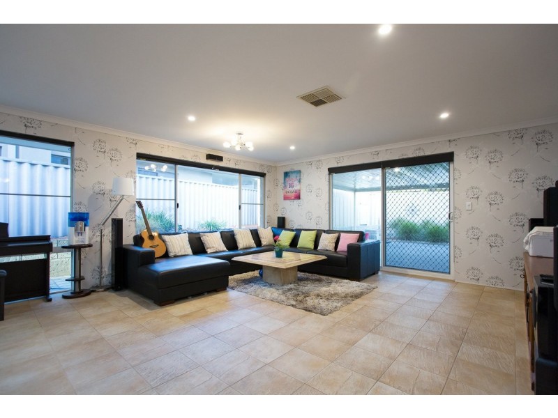 10 Benia Rise, Alexander Heights WA 6064