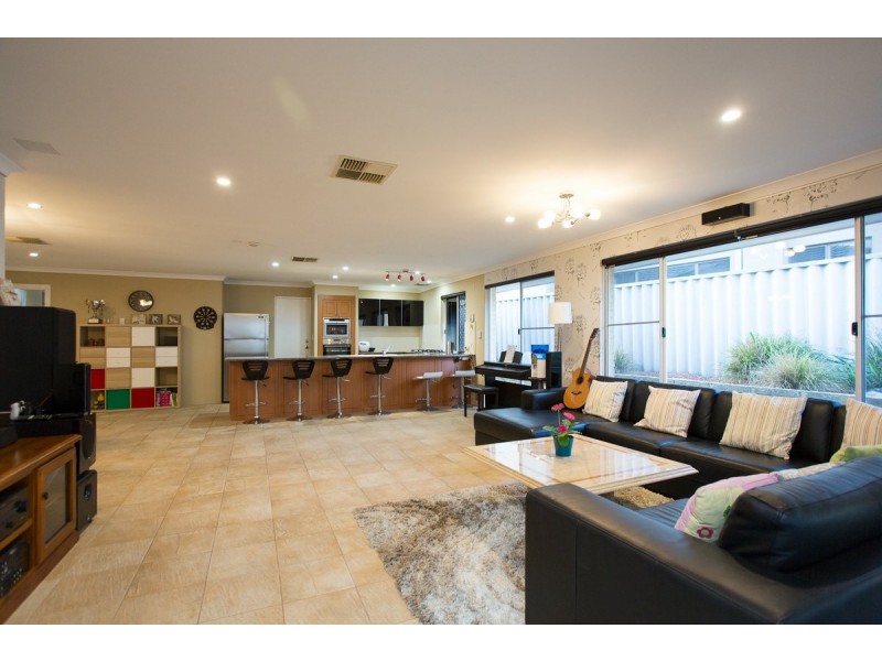 10 Benia Rise, Alexander Heights WA 6064