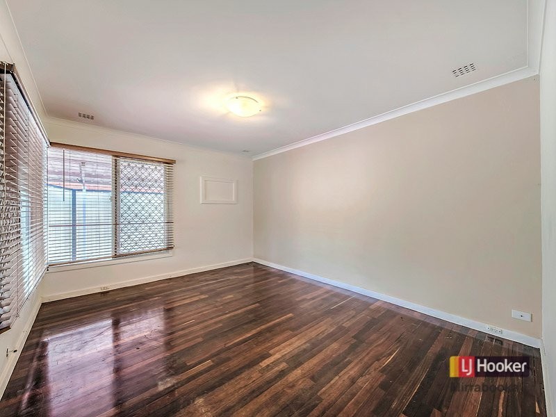 29 Roydon Way, Girrawheen WA 6064